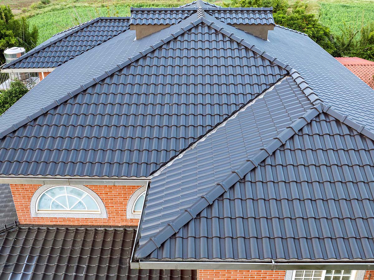 和洋工藝・守護四季｜台灣屋瓦實績-KLM黑檀 (桃園) 屋頂翻新-BMI東億國際建材